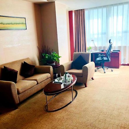 Ramada Zibo Hotel מראה חיצוני תמונה
