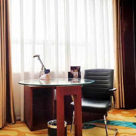 Ramada Zibo Hotel מראה חיצוני תמונה