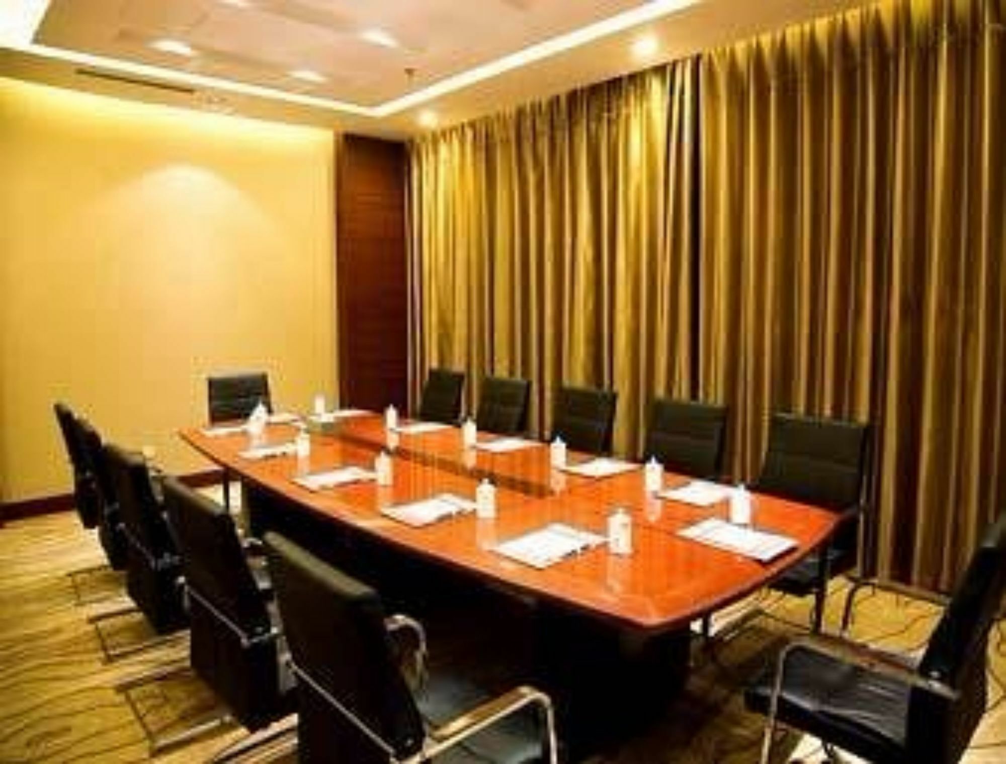 Ramada Zibo Hotel מראה חיצוני תמונה